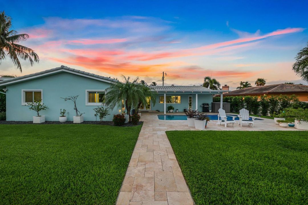 1030 NE 27th Way-2-twilight