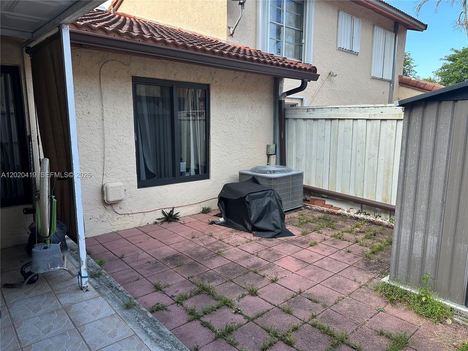 Под контрактом: $479,000 (3 спален, 2 ванн, 1200 Квадратных фут)