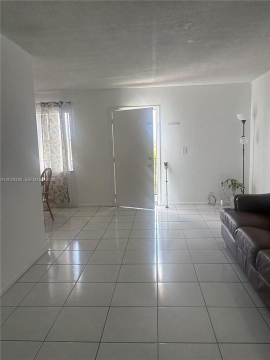 En Venta: $230,000 (2 camas, 1 baños, 760 Pies cuadrados)