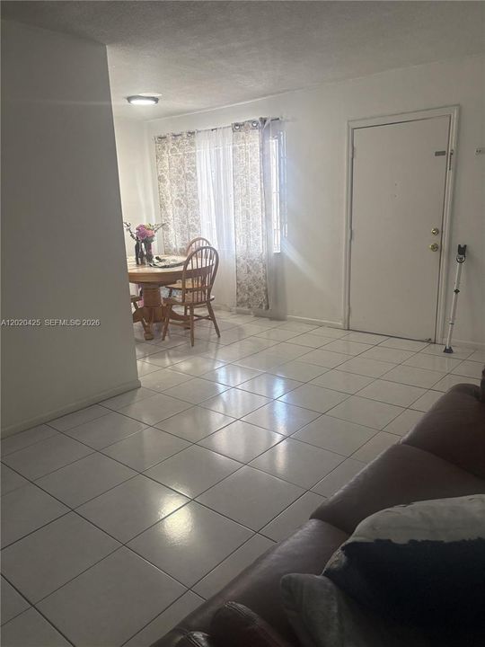 En Venta: $230,000 (2 camas, 1 baños, 760 Pies cuadrados)