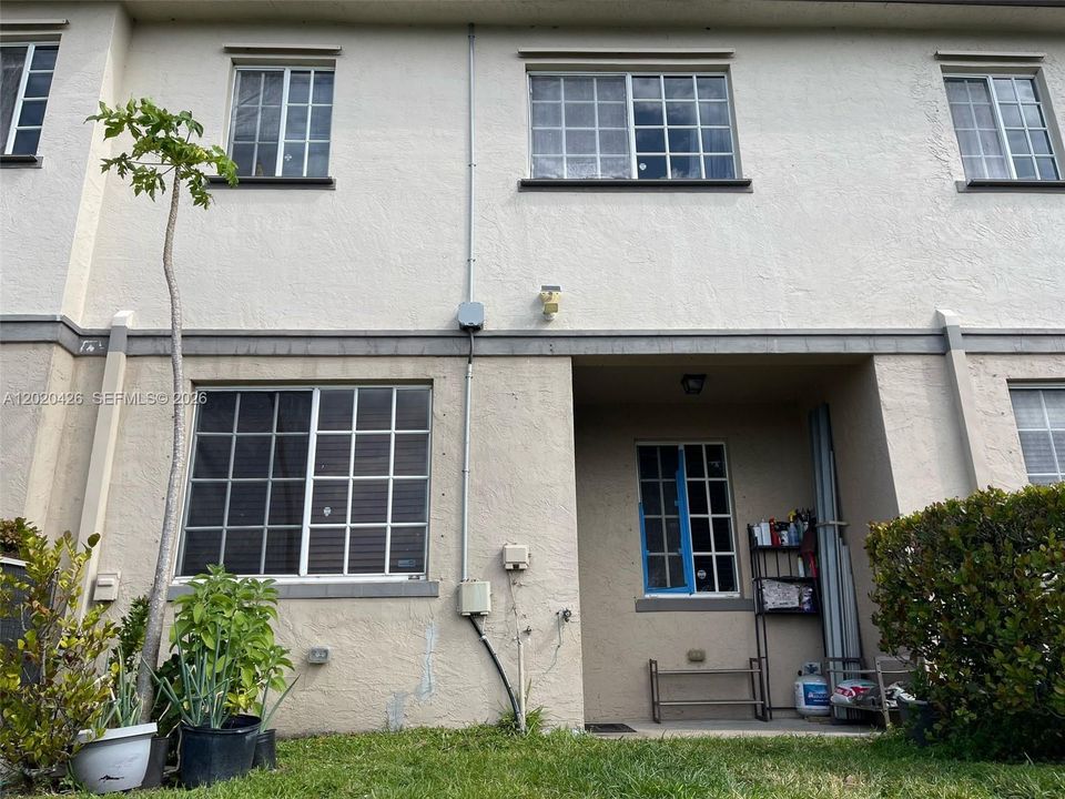 En Renta: $2,400 (3 camas, 3 baños, 1394 Pies cuadrados)