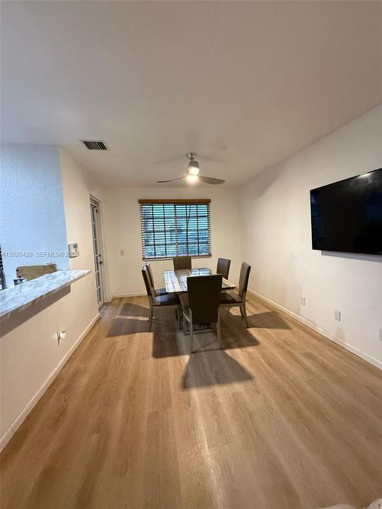 En Renta: $2,400 (3 camas, 3 baños, 1394 Pies cuadrados)