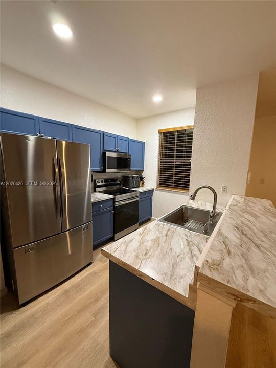 En Renta: $2,400 (3 camas, 3 baños, 1394 Pies cuadrados)