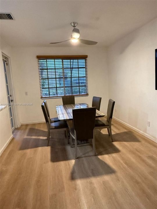 En Renta: $2,400 (3 camas, 3 baños, 1394 Pies cuadrados)