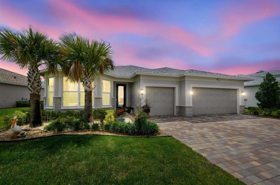 3-web-or-mls-12261-sw-sand-dollar-way