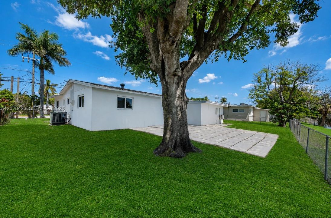 For Sale: $470,000 (3 beds, 2 baths, 1439 Square Feet)