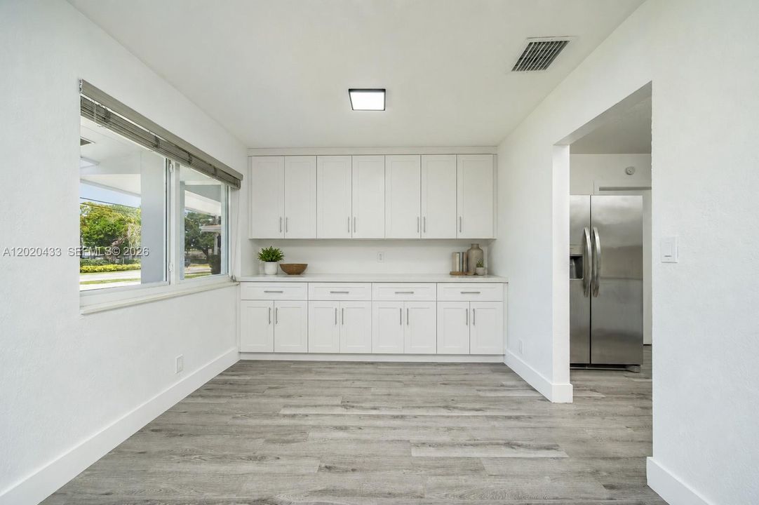 For Sale: $470,000 (3 beds, 2 baths, 1439 Square Feet)