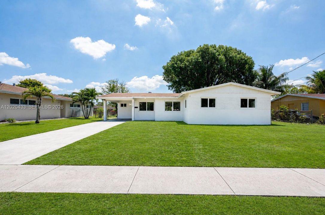 For Sale: $470,000 (3 beds, 2 baths, 1439 Square Feet)