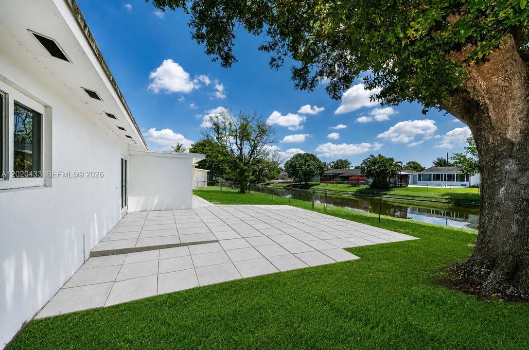 For Sale: $470,000 (3 beds, 2 baths, 1439 Square Feet)