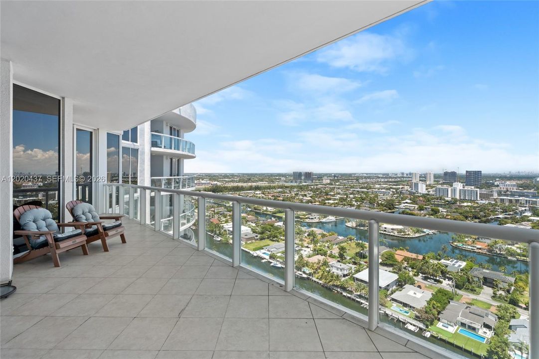 For Sale: $1,800,000 (3 beds, 3 baths, 2733 Square Feet)