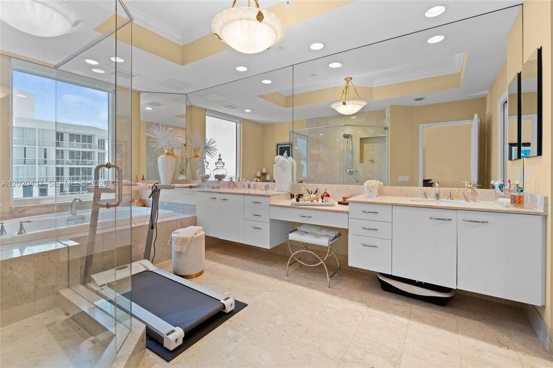For Sale: $1,800,000 (3 beds, 3 baths, 2733 Square Feet)
