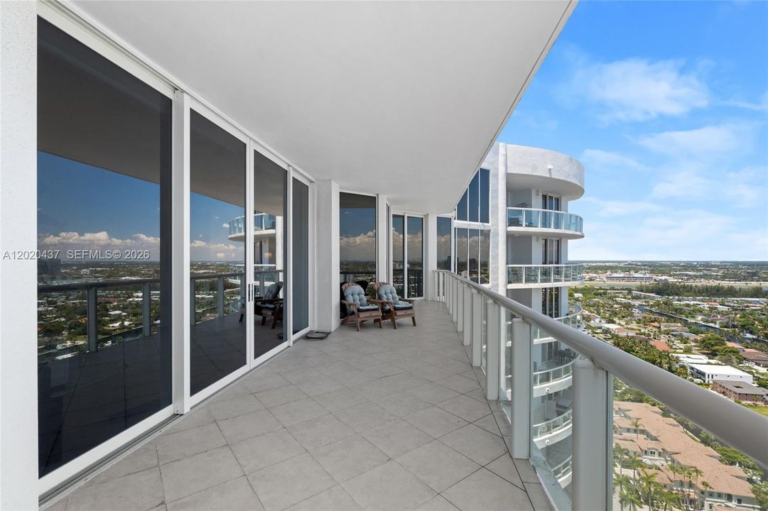 For Sale: $1,800,000 (3 beds, 3 baths, 2733 Square Feet)