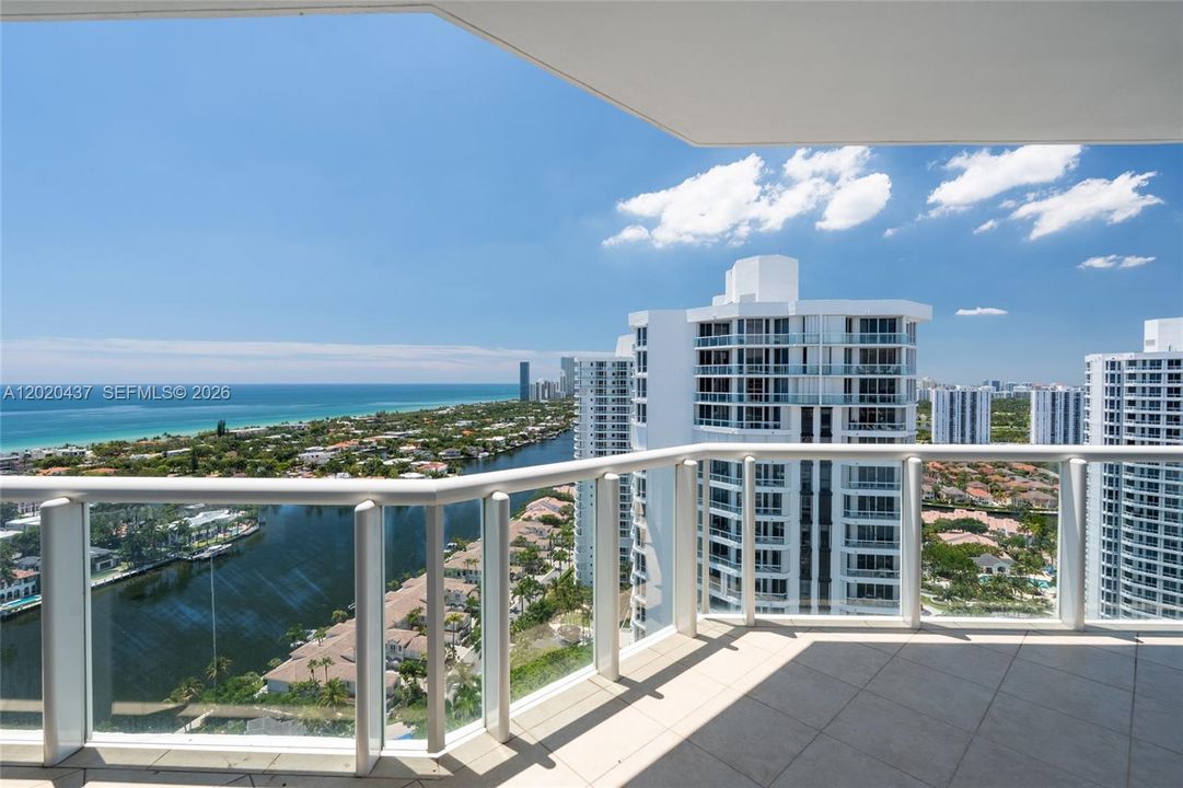 For Sale: $1,800,000 (3 beds, 3 baths, 2733 Square Feet)