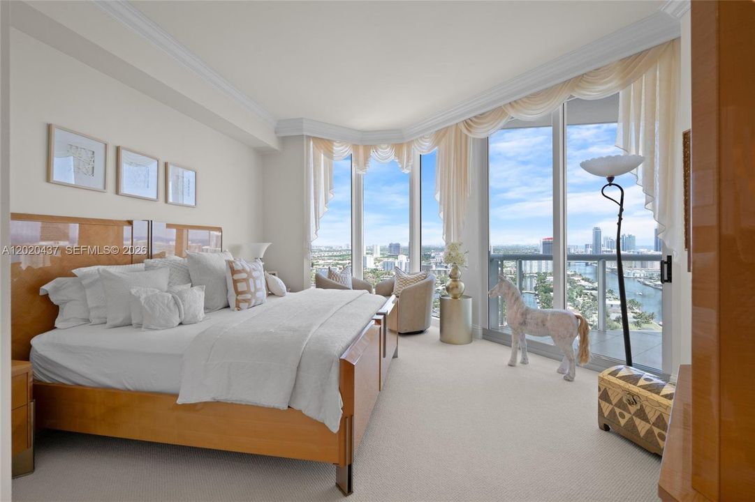 For Sale: $1,800,000 (3 beds, 3 baths, 2733 Square Feet)