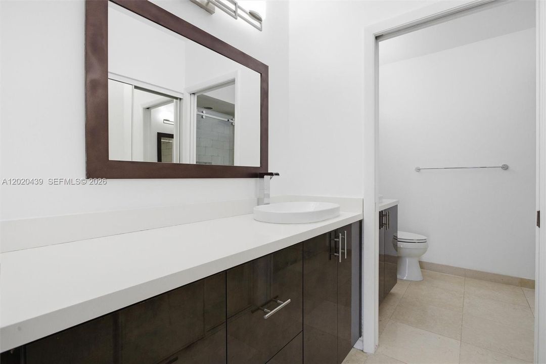 Recientemente alquilado: $3,300 (2 camas, 2 baños, 1483 Pies cuadrados)
