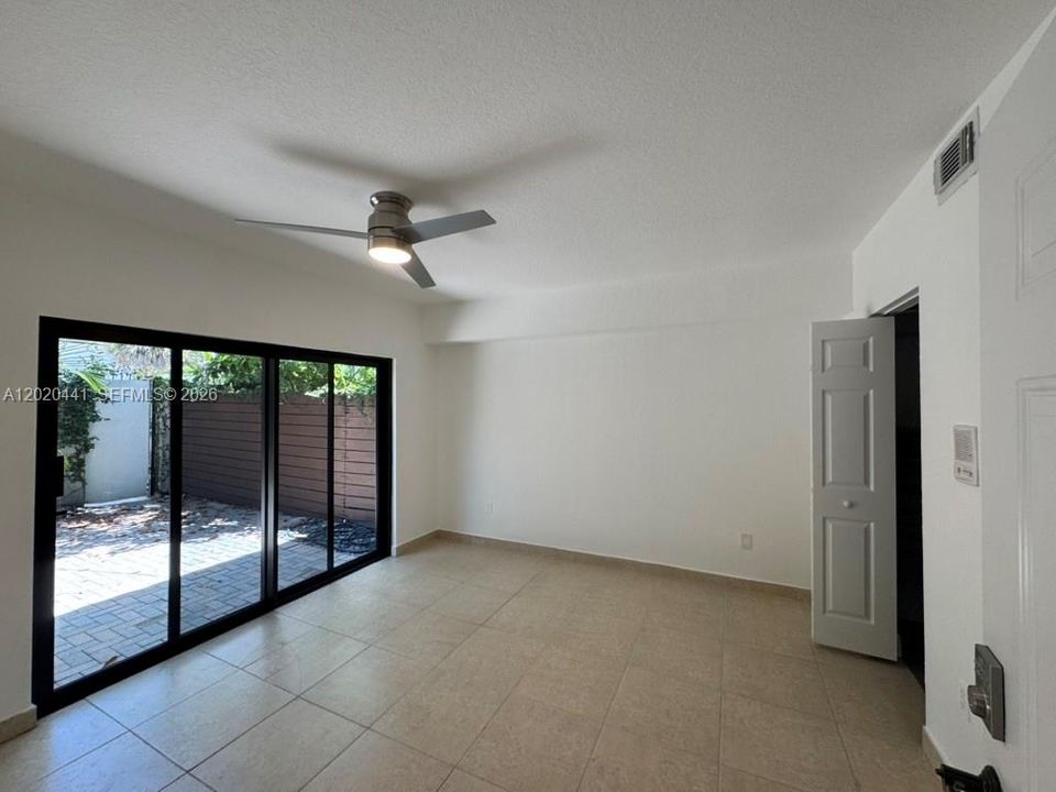 For Sale: $988,000 (3 beds, 3 baths, 1425 Square Feet)
