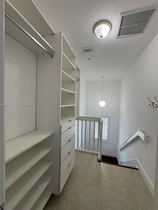 For Sale: $988,000 (3 beds, 3 baths, 1425 Square Feet)