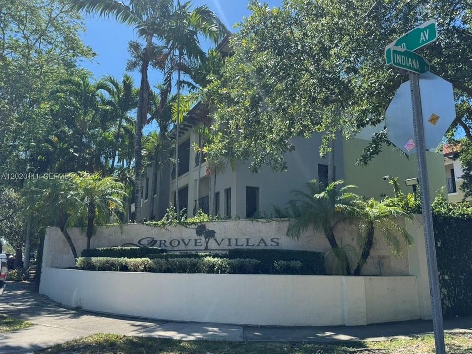 For Sale: $988,000 (3 beds, 3 baths, 1425 Square Feet)