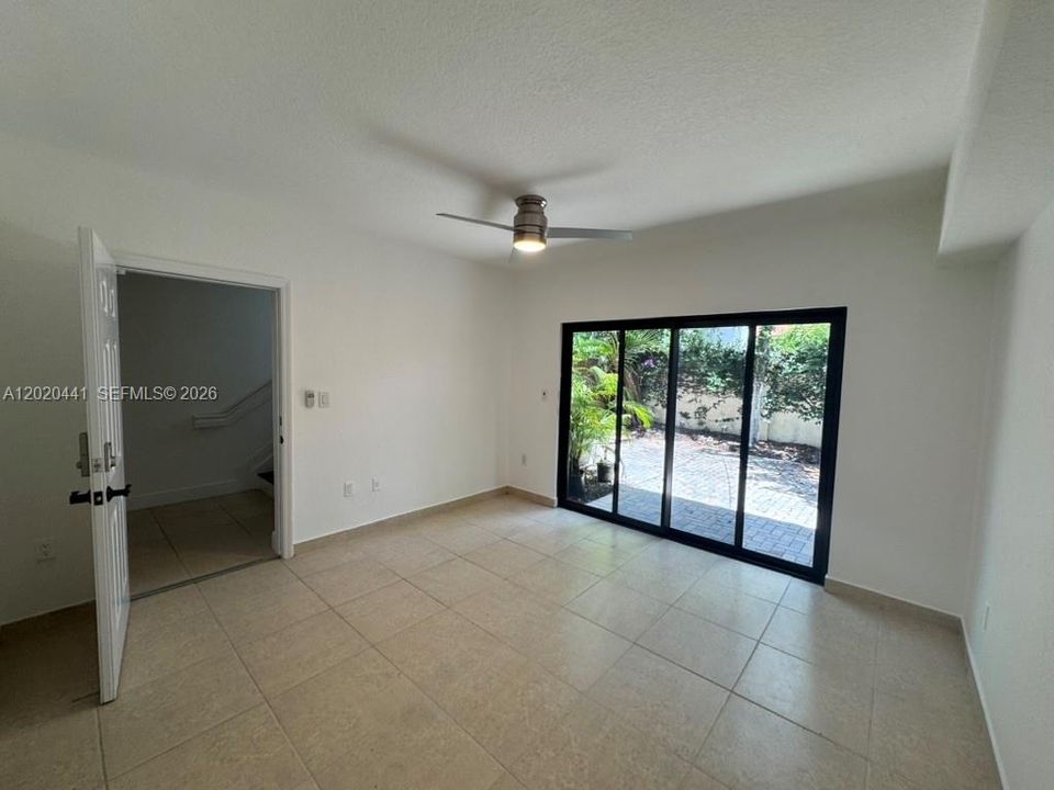 For Sale: $988,000 (3 beds, 3 baths, 1425 Square Feet)