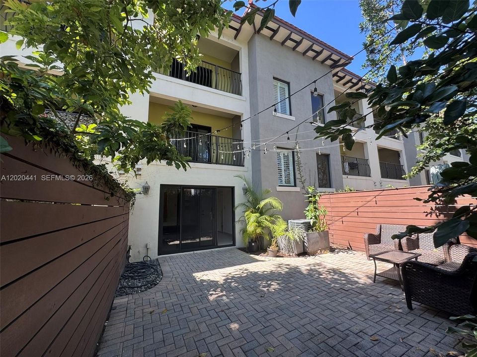 For Sale: $988,000 (3 beds, 3 baths, 1425 Square Feet)