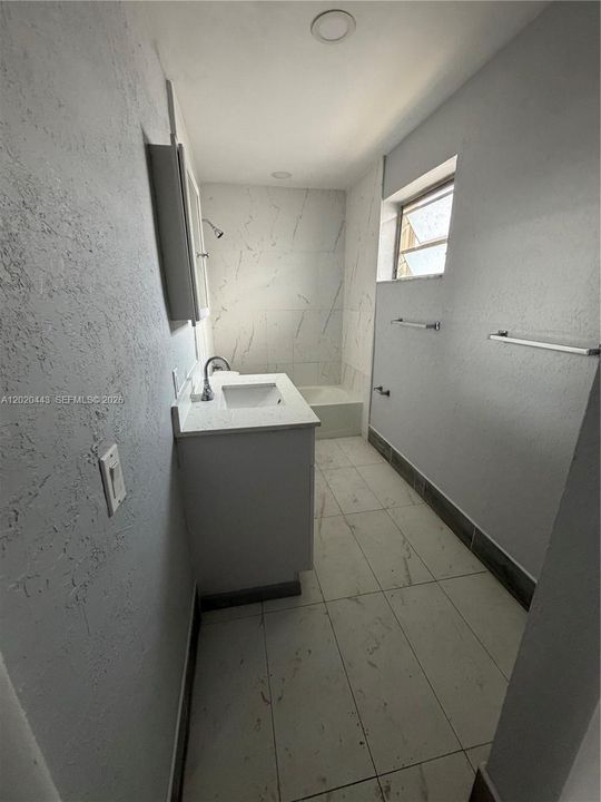 For Rent: $2,300 (2 beds, 1 baths, 3618 Square Feet)