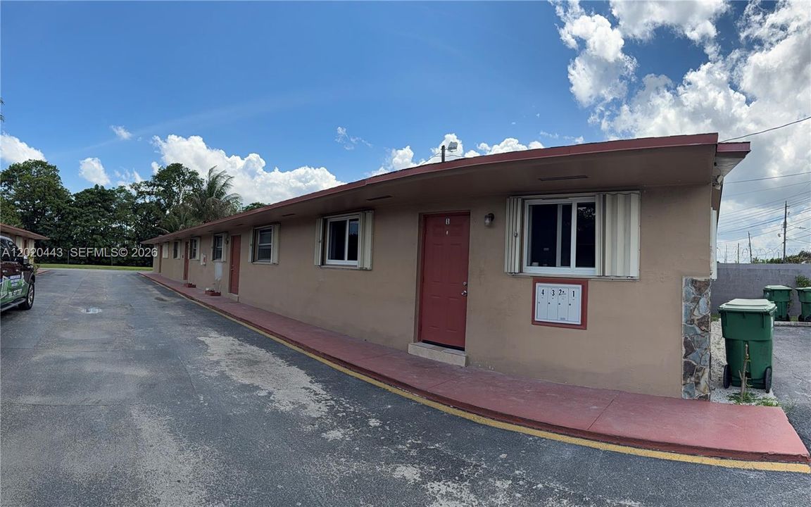 For Rent: $2,300 (2 beds, 1 baths, 3618 Square Feet)