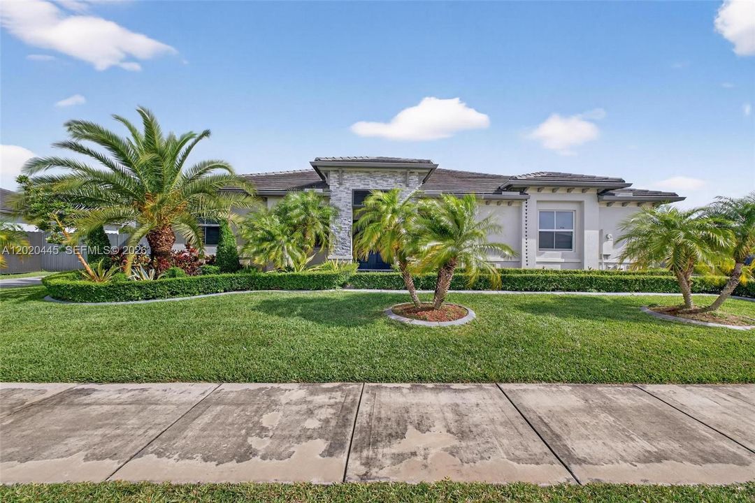 En Venta: $865,000 (4 camas, 3 baños, 2654 Pies cuadrados)