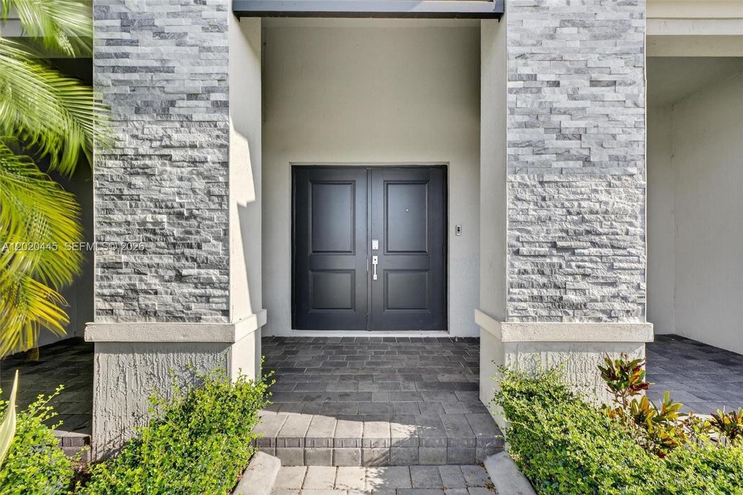En Venta: $865,000 (4 camas, 3 baños, 2654 Pies cuadrados)