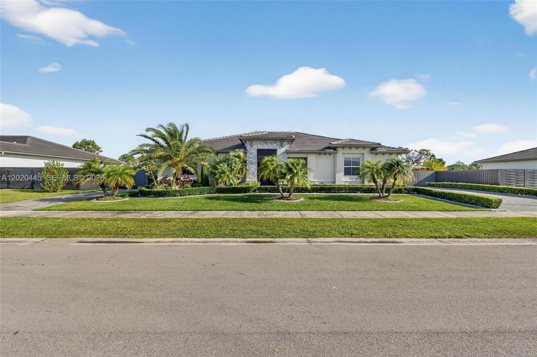 En Venta: $865,000 (4 camas, 3 baños, 2654 Pies cuadrados)