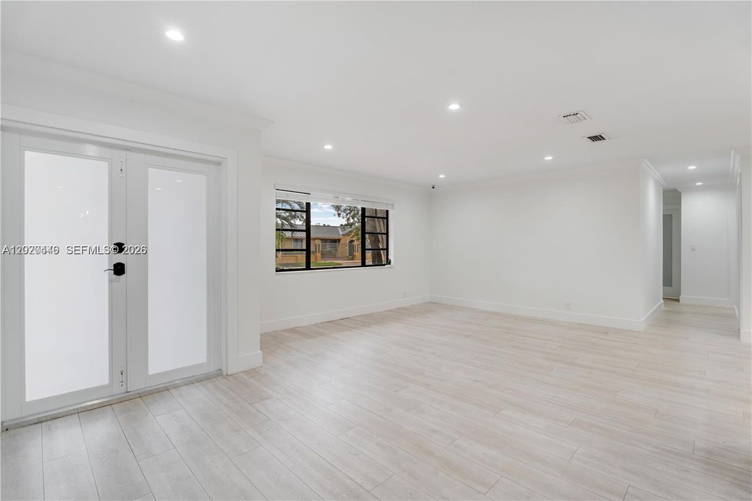 Activo con contrato: $4,500 (4 camas, 2 baños, 2498 Pies cuadrados)