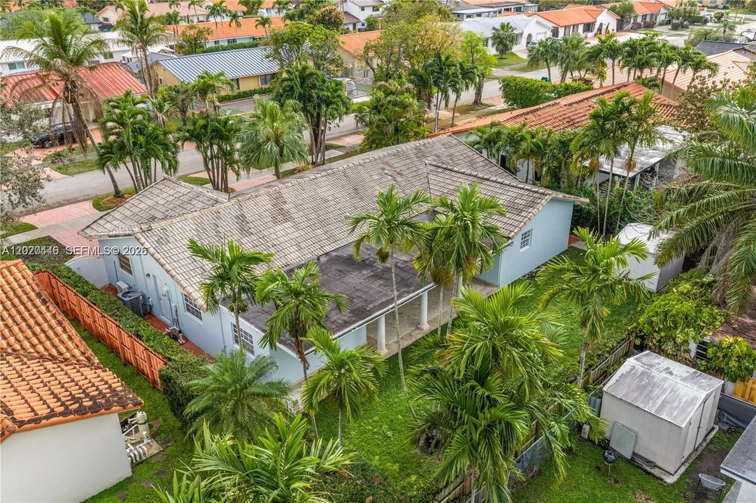 Activo con contrato: $4,500 (4 camas, 2 baños, 2498 Pies cuadrados)