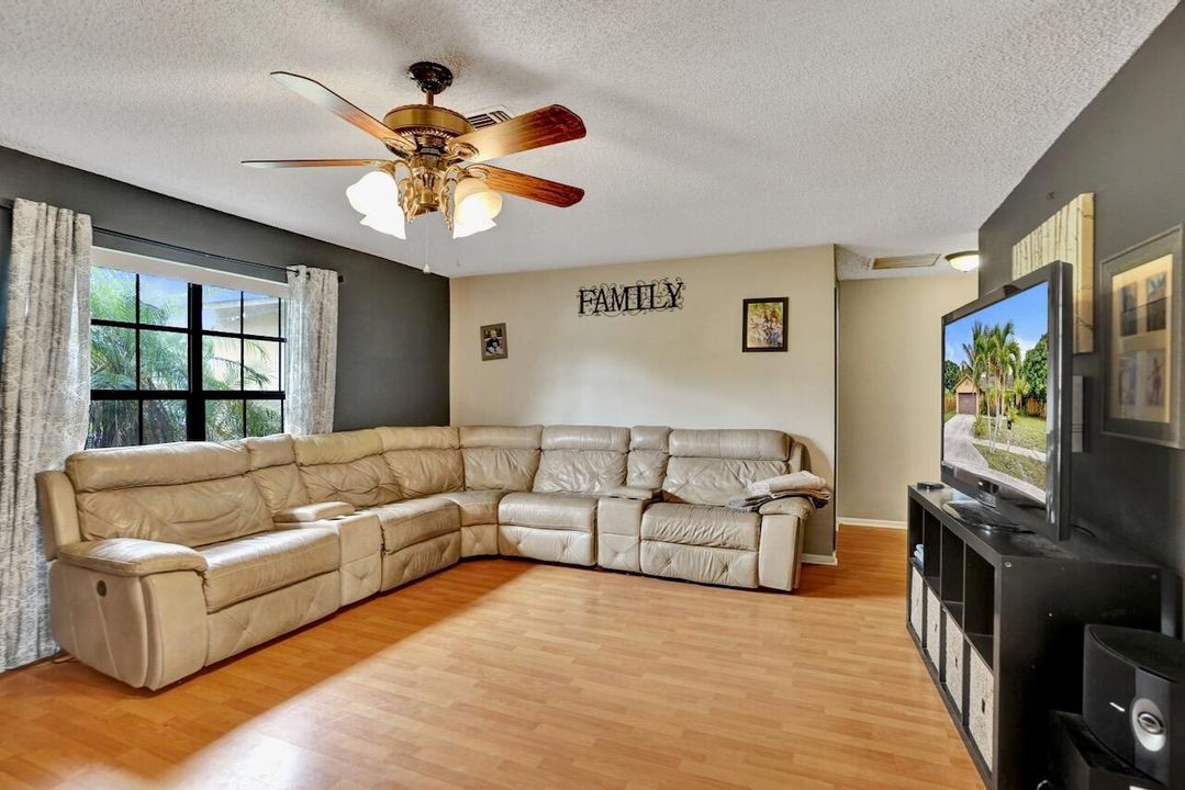 125 Seagull Ct - 33