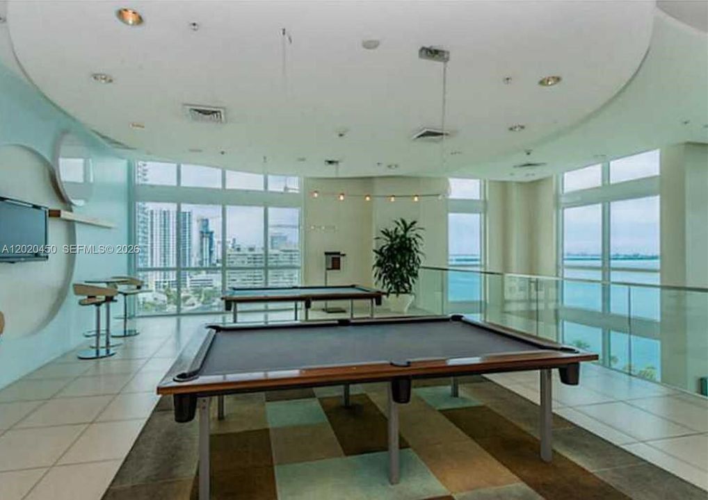 Под контрактом: $3,000 (1 спален, 1 ванн, 837 Квадратных фут)