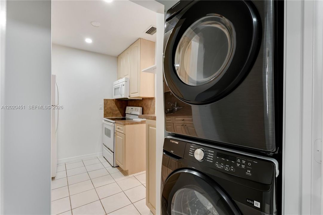 В аренду: $1,290 (1 спален, 1 ванн, 2112 Квадратных фут)