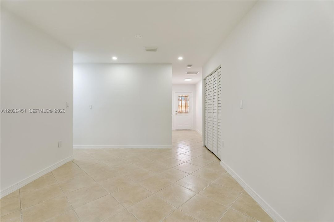 В аренду: $1,290 (1 спален, 1 ванн, 2112 Квадратных фут)