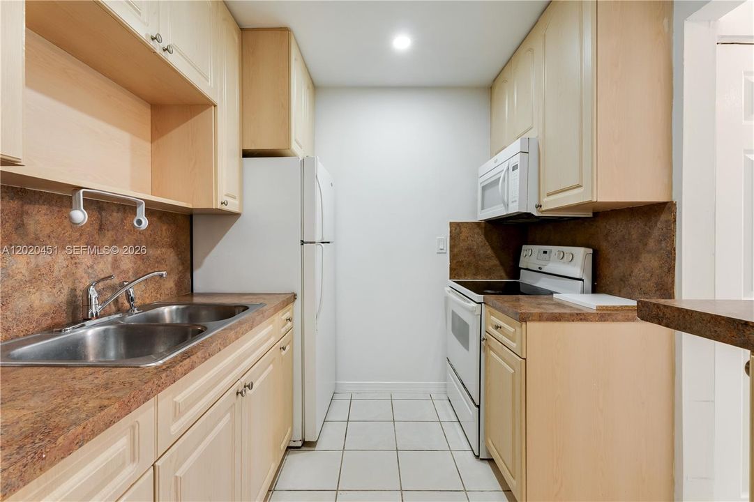 В аренду: $1,290 (1 спален, 1 ванн, 2112 Квадратных фут)