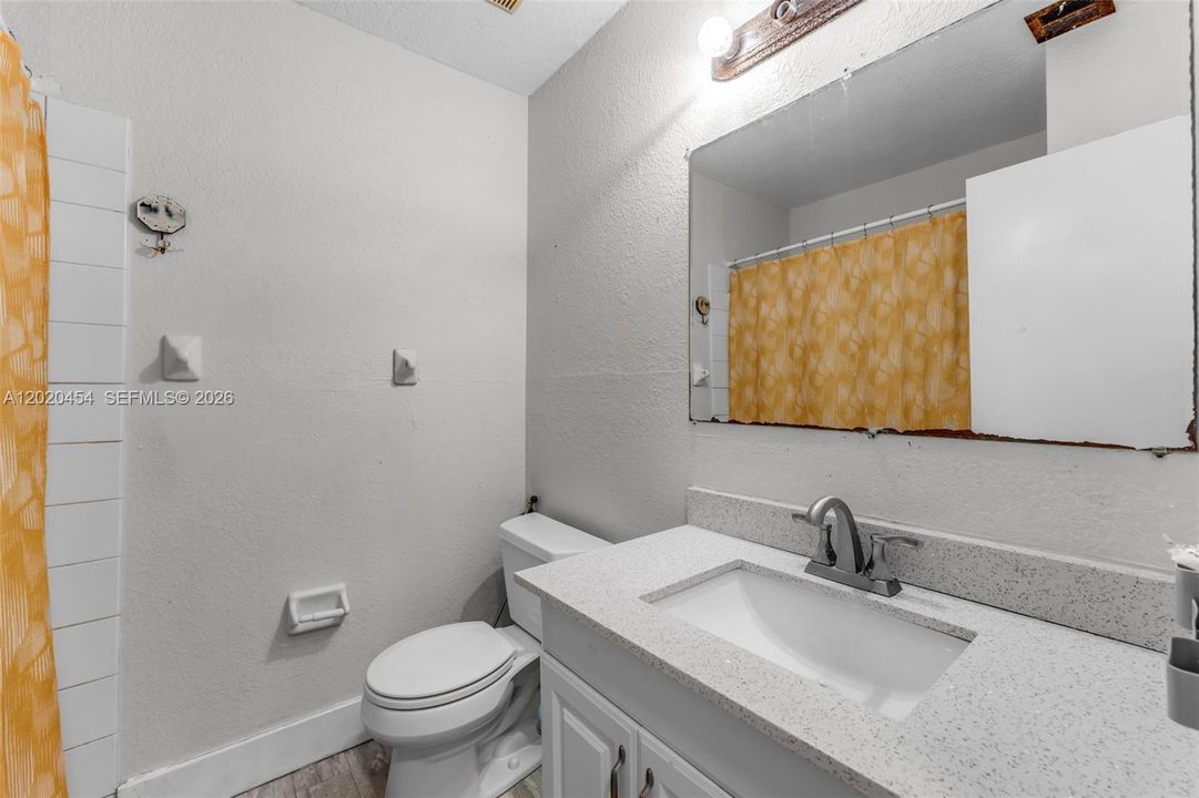 For Sale: $310,000 (2 beds, 1 baths, 868 Square Feet)