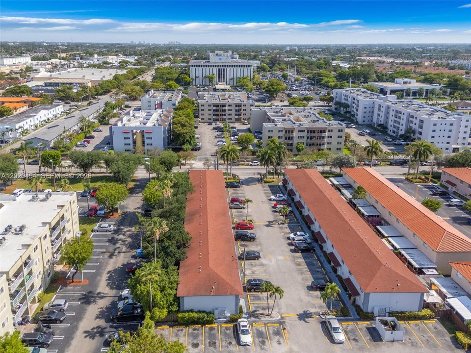 For Sale: $310,000 (2 beds, 1 baths, 868 Square Feet)
