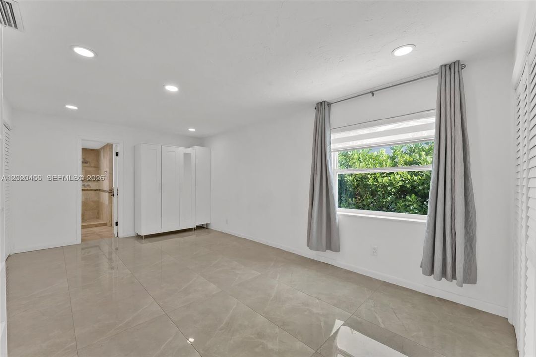 For Sale: $1,600,000 (3 beds, 2 baths, 1847 Square Feet)