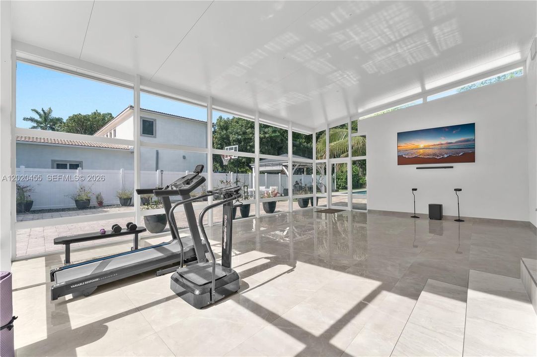 For Sale: $1,600,000 (3 beds, 2 baths, 1847 Square Feet)