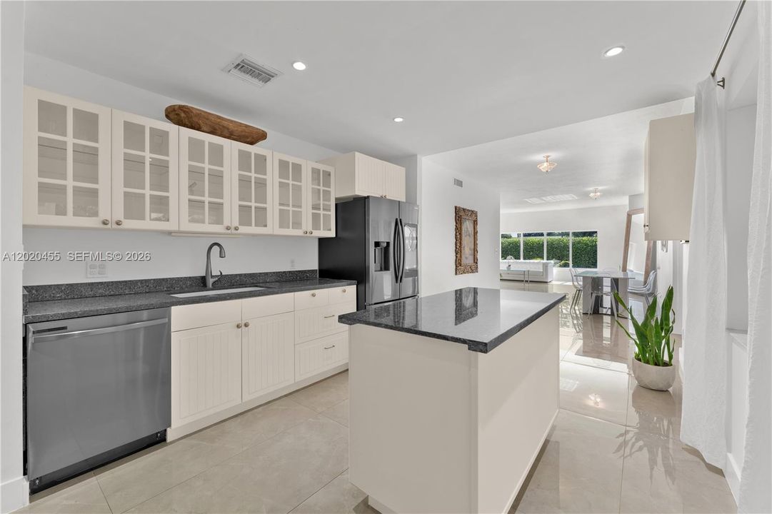 For Sale: $1,600,000 (3 beds, 2 baths, 1847 Square Feet)