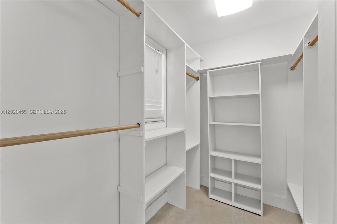 For Sale: $1,600,000 (3 beds, 2 baths, 1847 Square Feet)