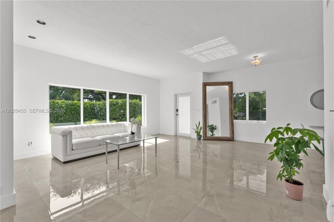 For Sale: $1,600,000 (3 beds, 2 baths, 1847 Square Feet)