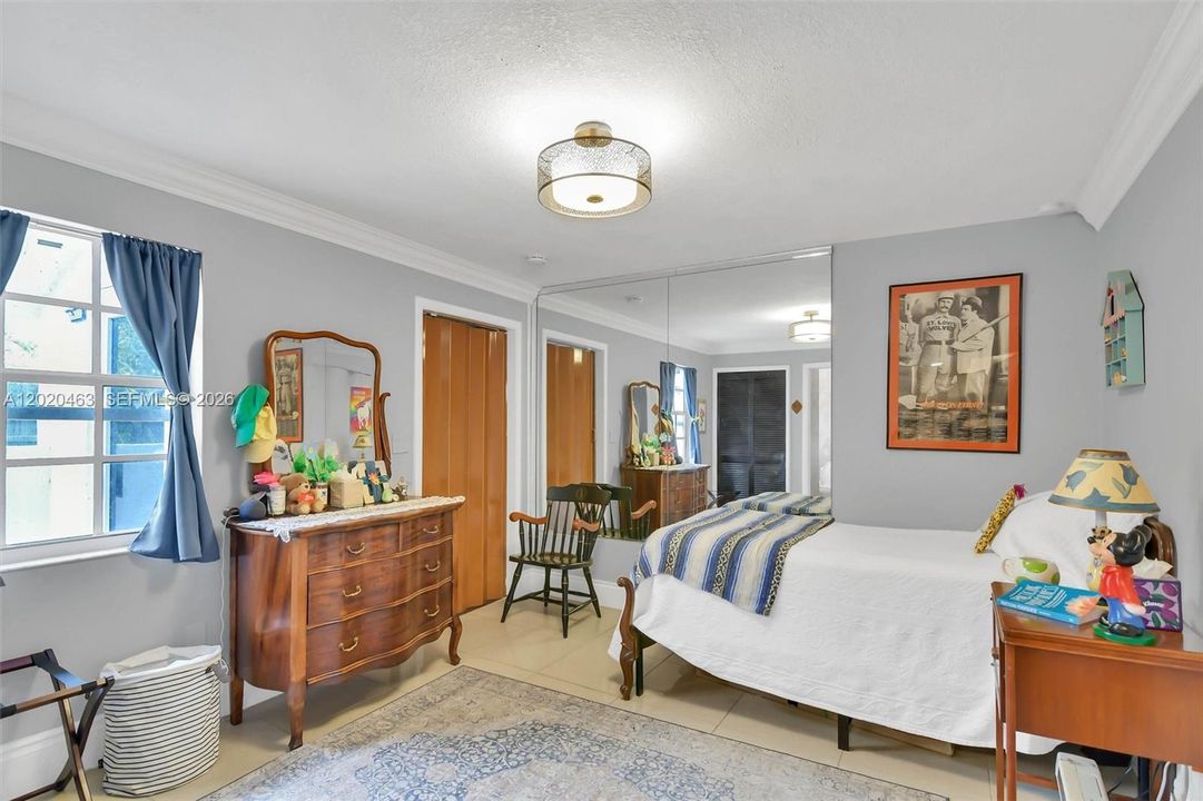 For Sale: $2,300,000 (6 beds, 5 baths, 5147 Square Feet)