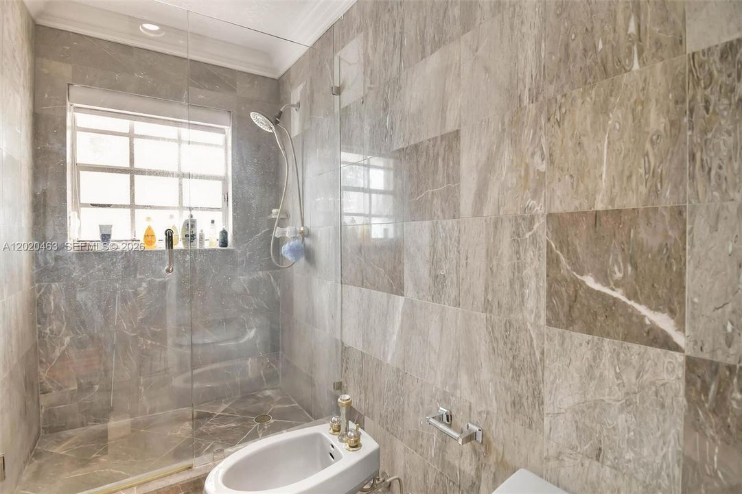 For Sale: $2,300,000 (6 beds, 5 baths, 5147 Square Feet)