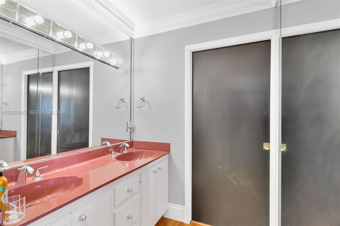 For Sale: $2,300,000 (6 beds, 5 baths, 5147 Square Feet)