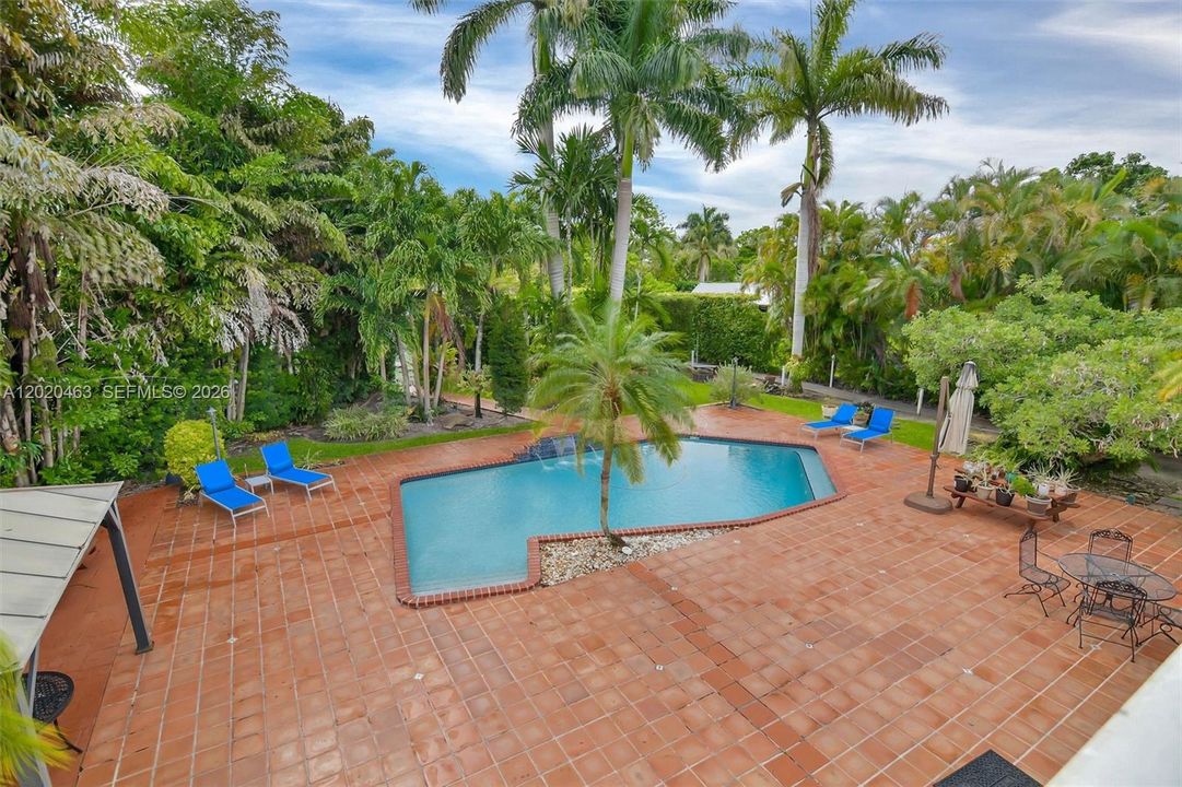 For Sale: $2,300,000 (6 beds, 5 baths, 5147 Square Feet)