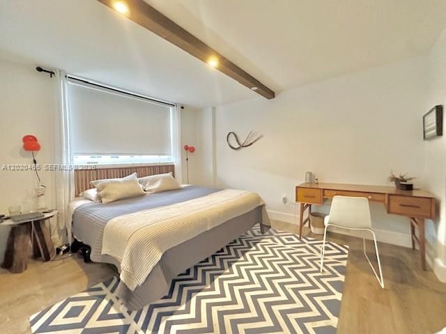 For Sale: $489,999 (1 beds, 1 baths, 655 Square Feet)