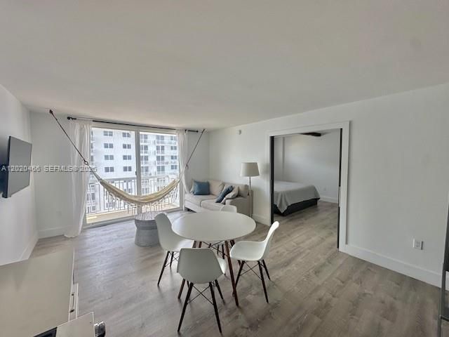 For Sale: $489,999 (1 beds, 1 baths, 655 Square Feet)