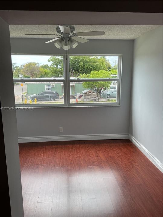 For Sale: $299,000 (4 beds, 2 baths, 1500 Square Feet)